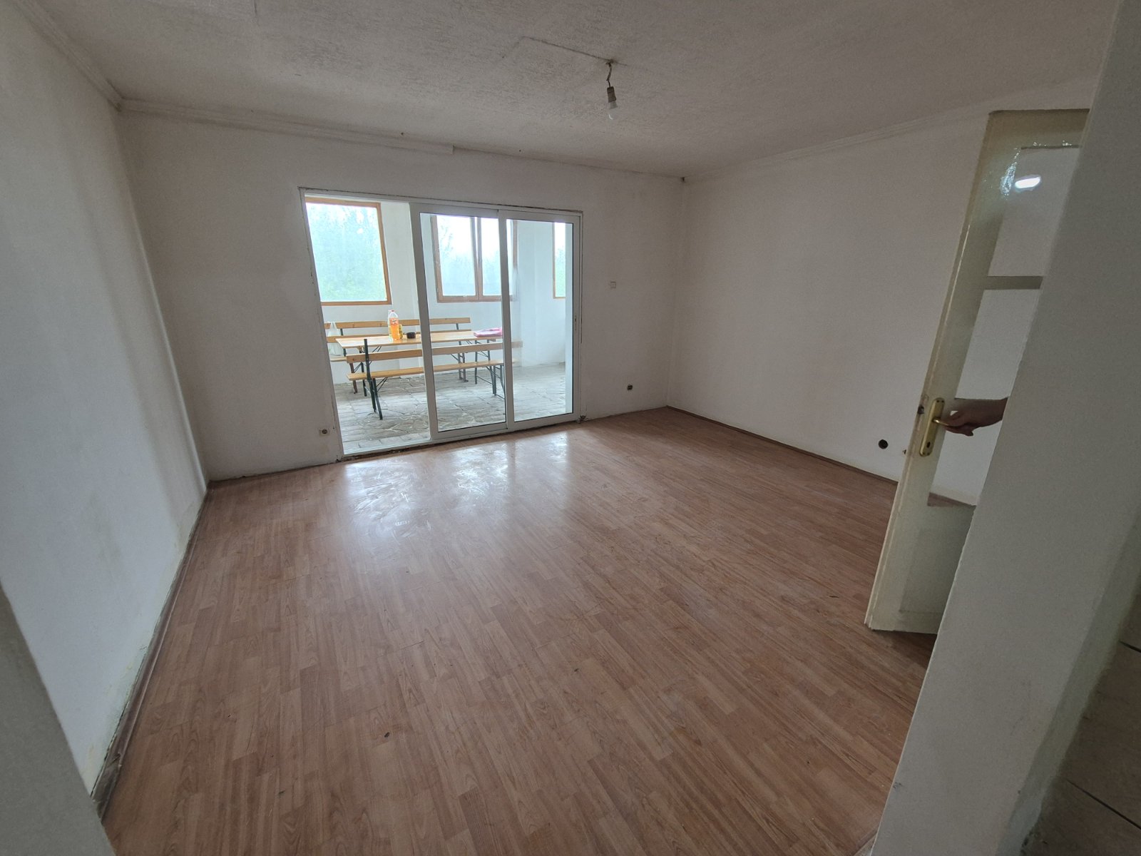 Kuća sa pomoćnim objektom – halom u Petrovčiću