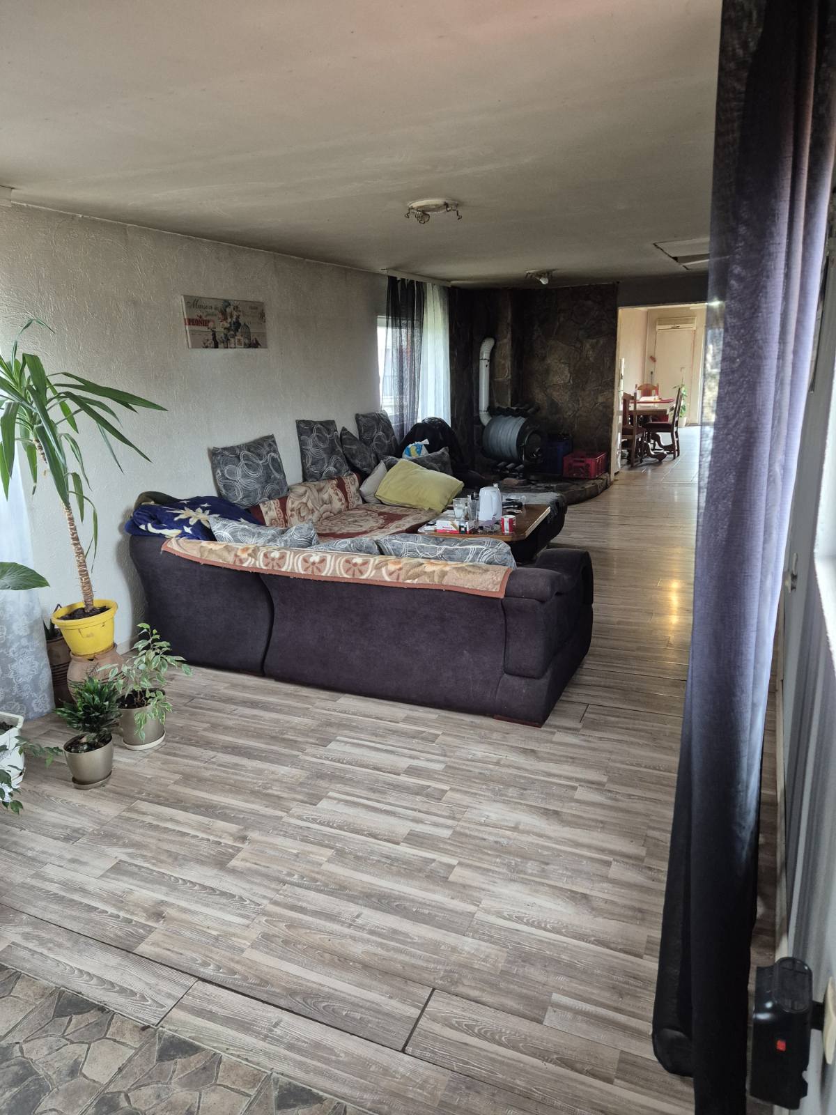 Kuća sa pomoćnim objektom – halom u Petrovčiću