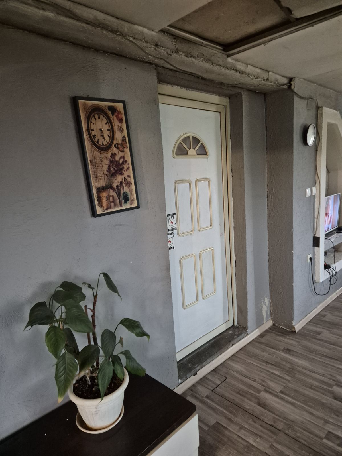 Kuća sa pomoćnim objektom – halom u Petrovčiću