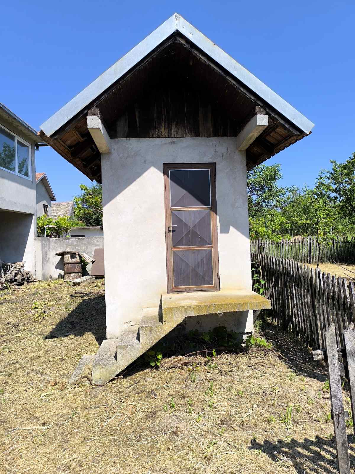 Kuća i građevinsko zemljište Surduk