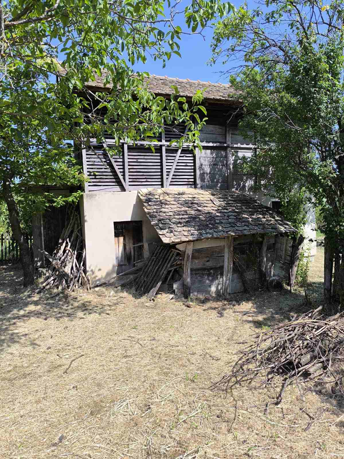 Kuća i građevinsko zemljište Surduk