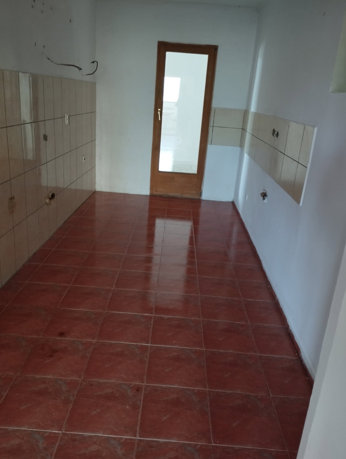 Kuća sa pomoćnim objektom – halom u Petrovčiću