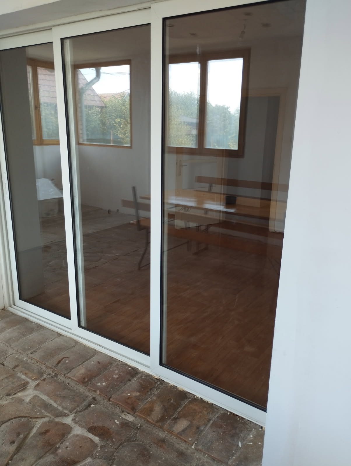 Kuća sa pomoćnim objektom – halom u Petrovčiću