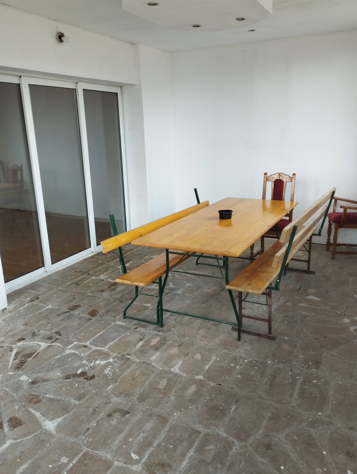 Kuća sa pomoćnim objektom – halom u Petrovčiću