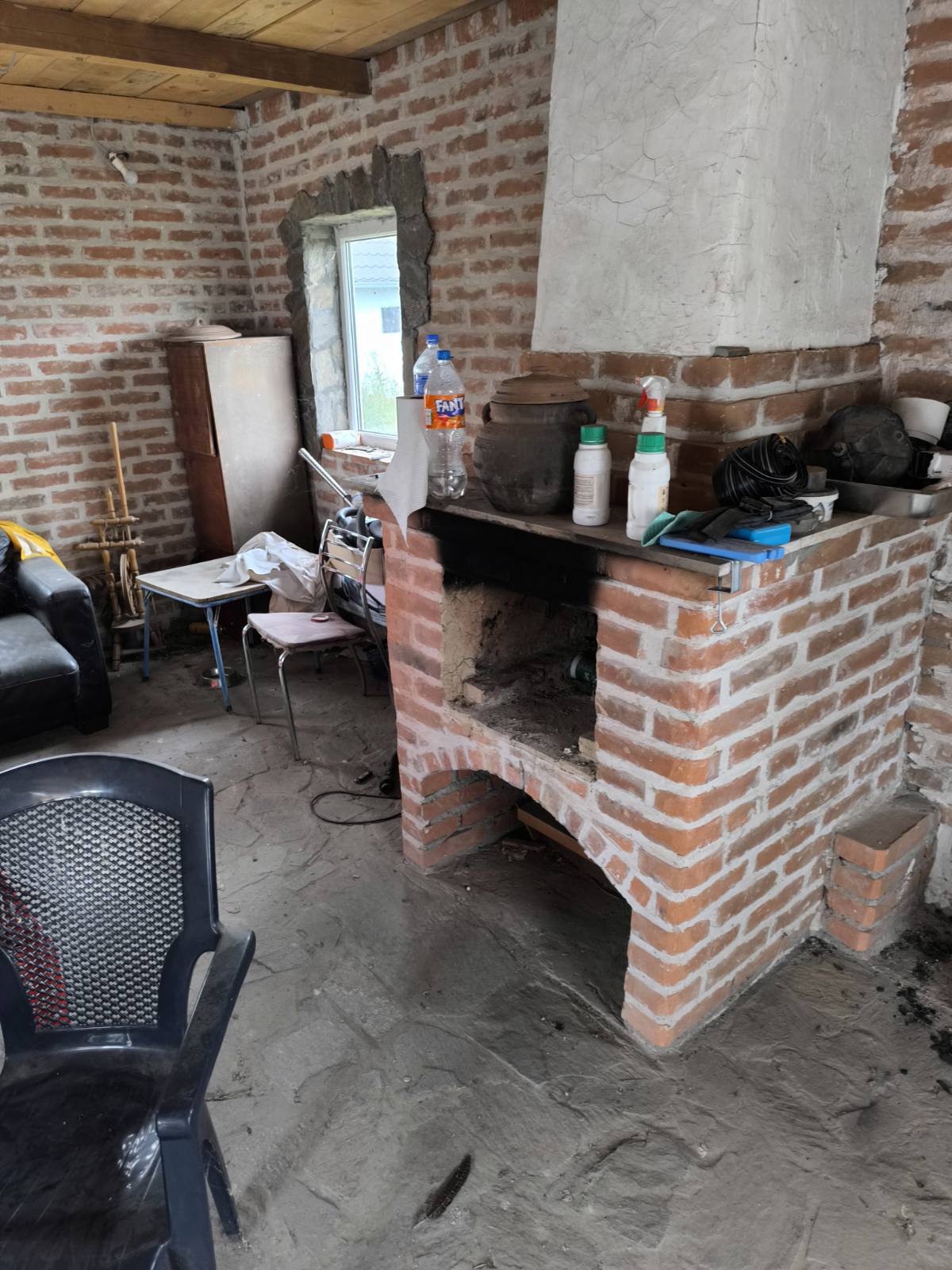 Kuća i hala u Karlovčiću