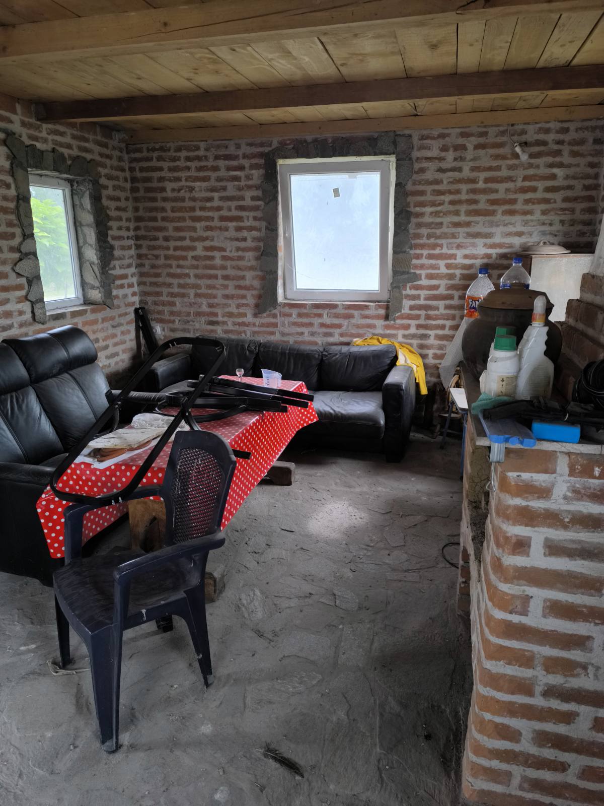 Kuća i hala u Karlovčiću