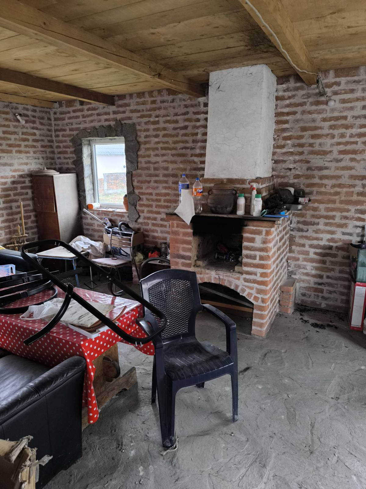 Kuća i hala u Karlovčiću