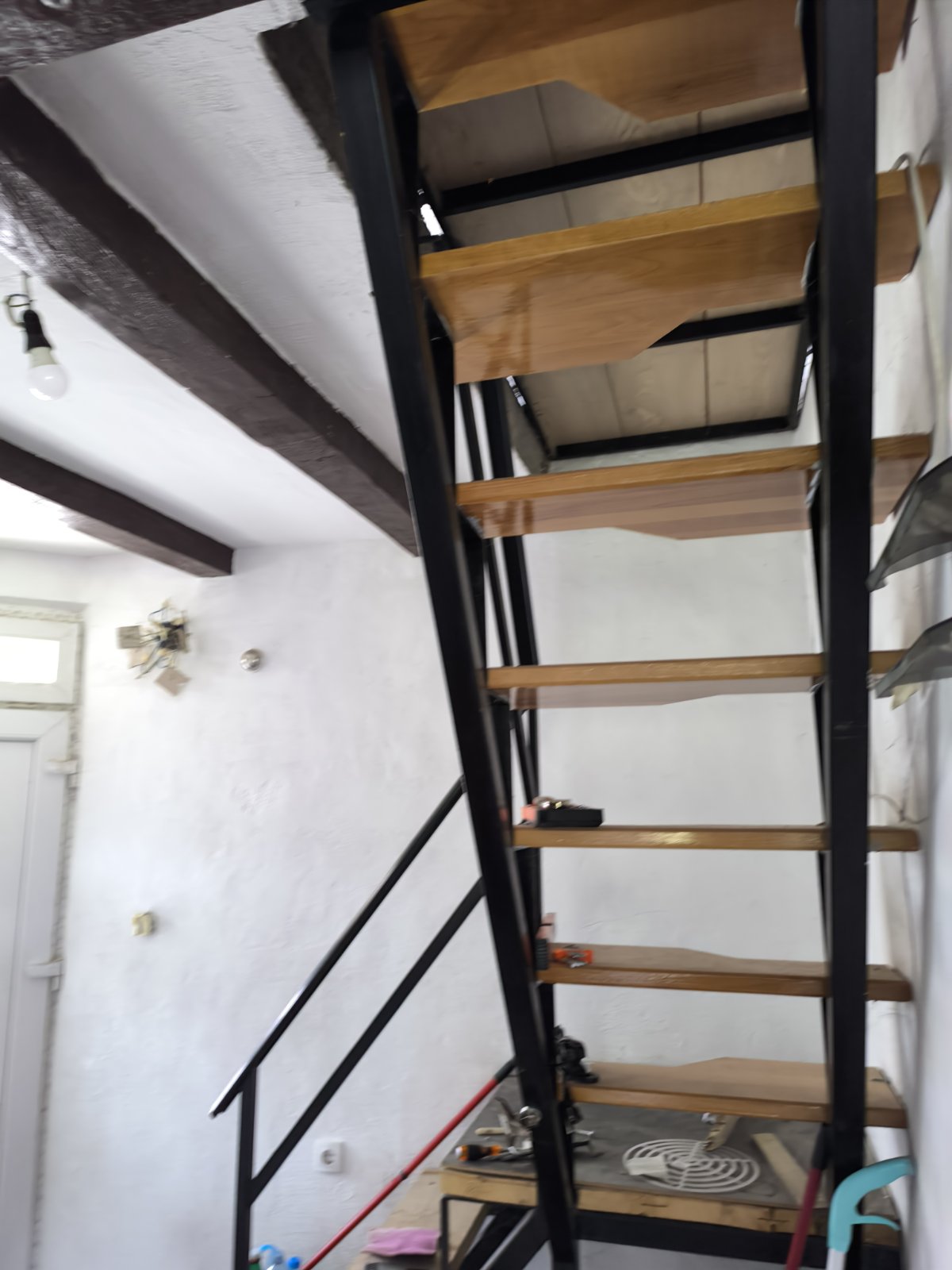 Kuća i hala u Karlovčiću