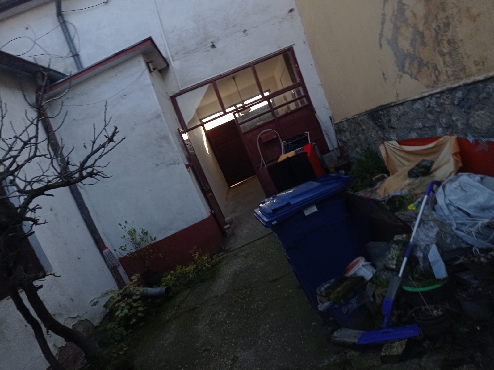 Kuća sa poslovnim prostorom Sremska Mitrovica