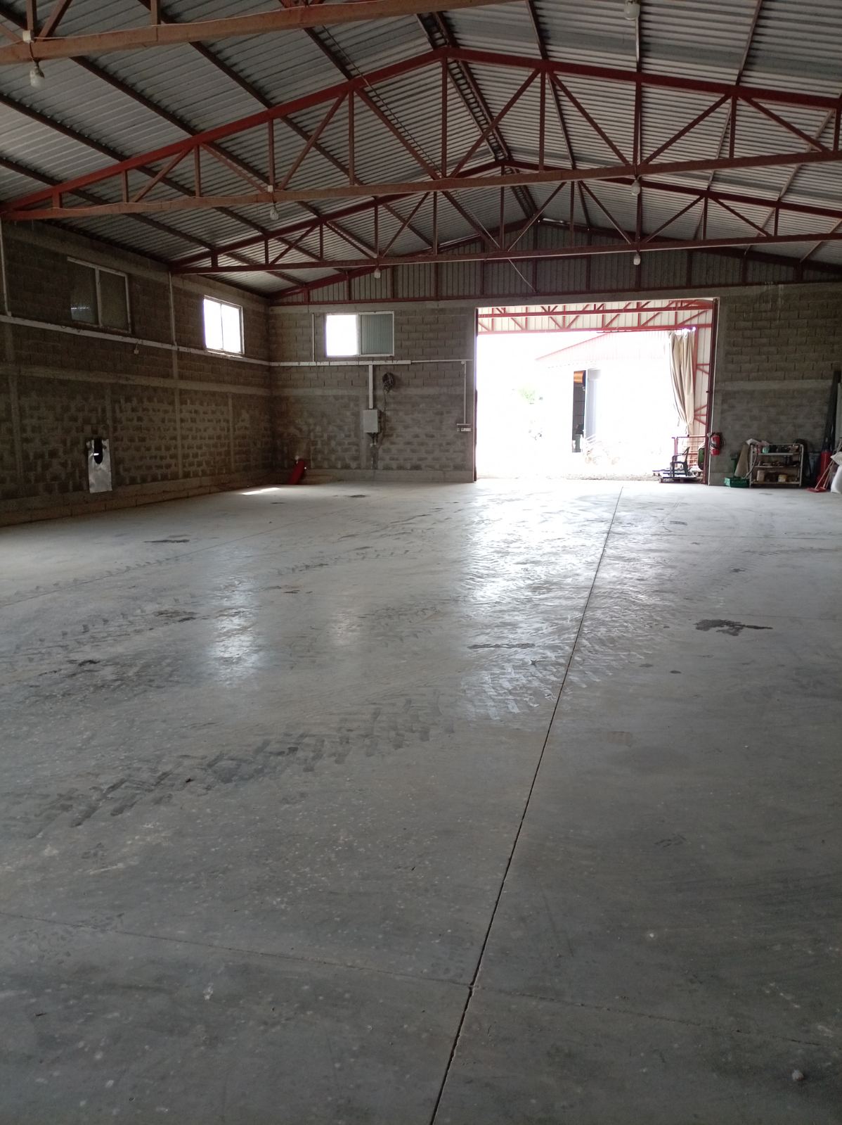 Hale 250m2 i 390m2 Buđanovci – izdavanje