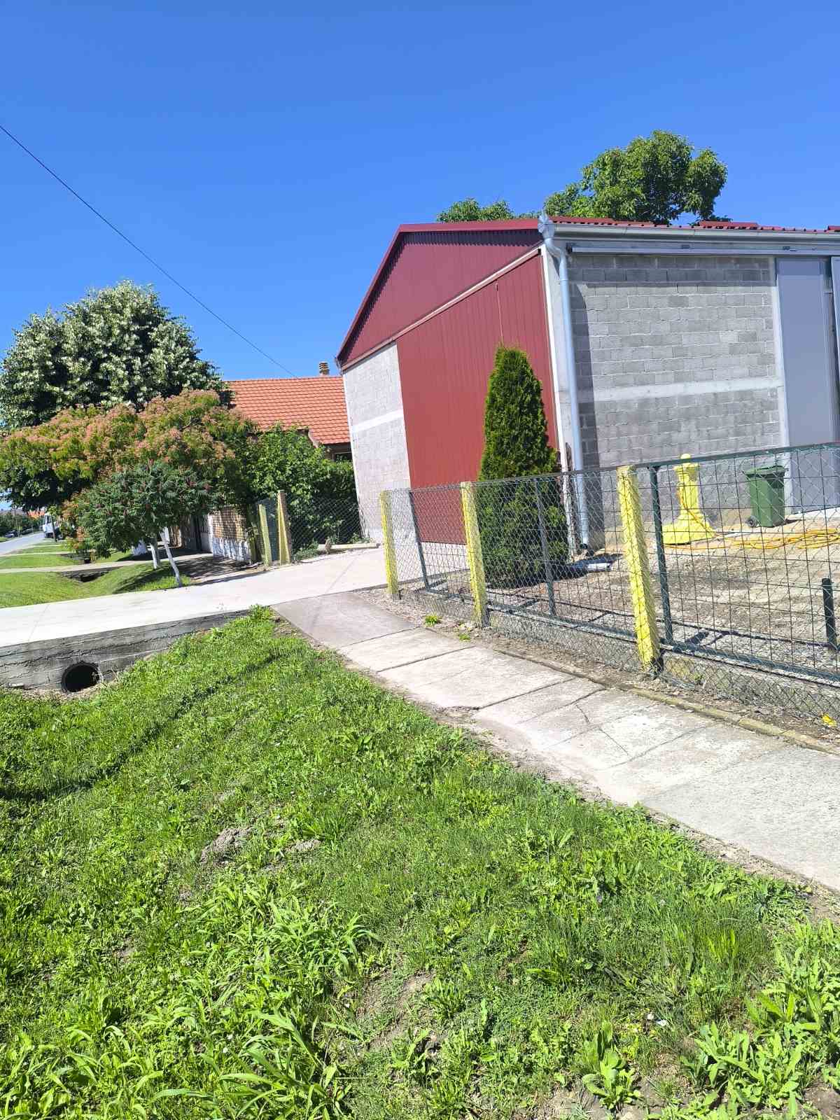 Hale 250m2 i 390m2 Buđanovci – izdavanje