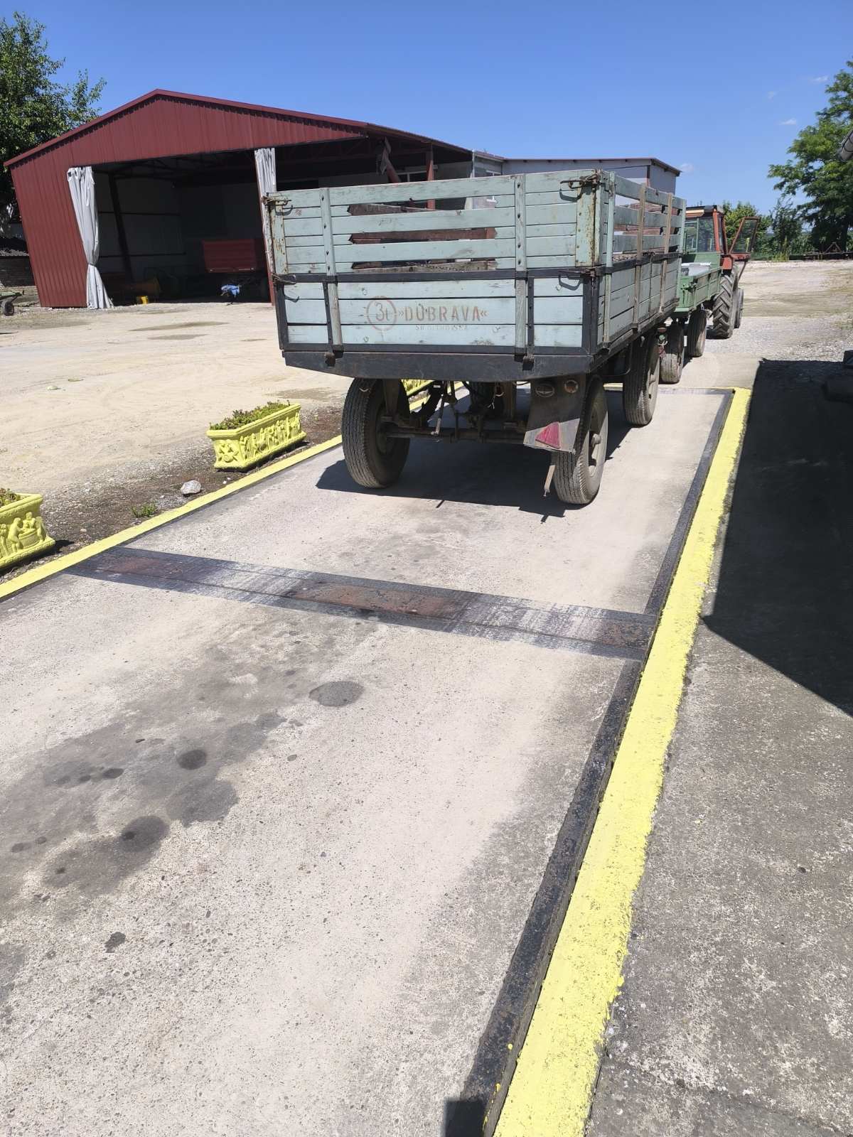 Hale 250m2 i 390m2 Buđanovci – izdavanje