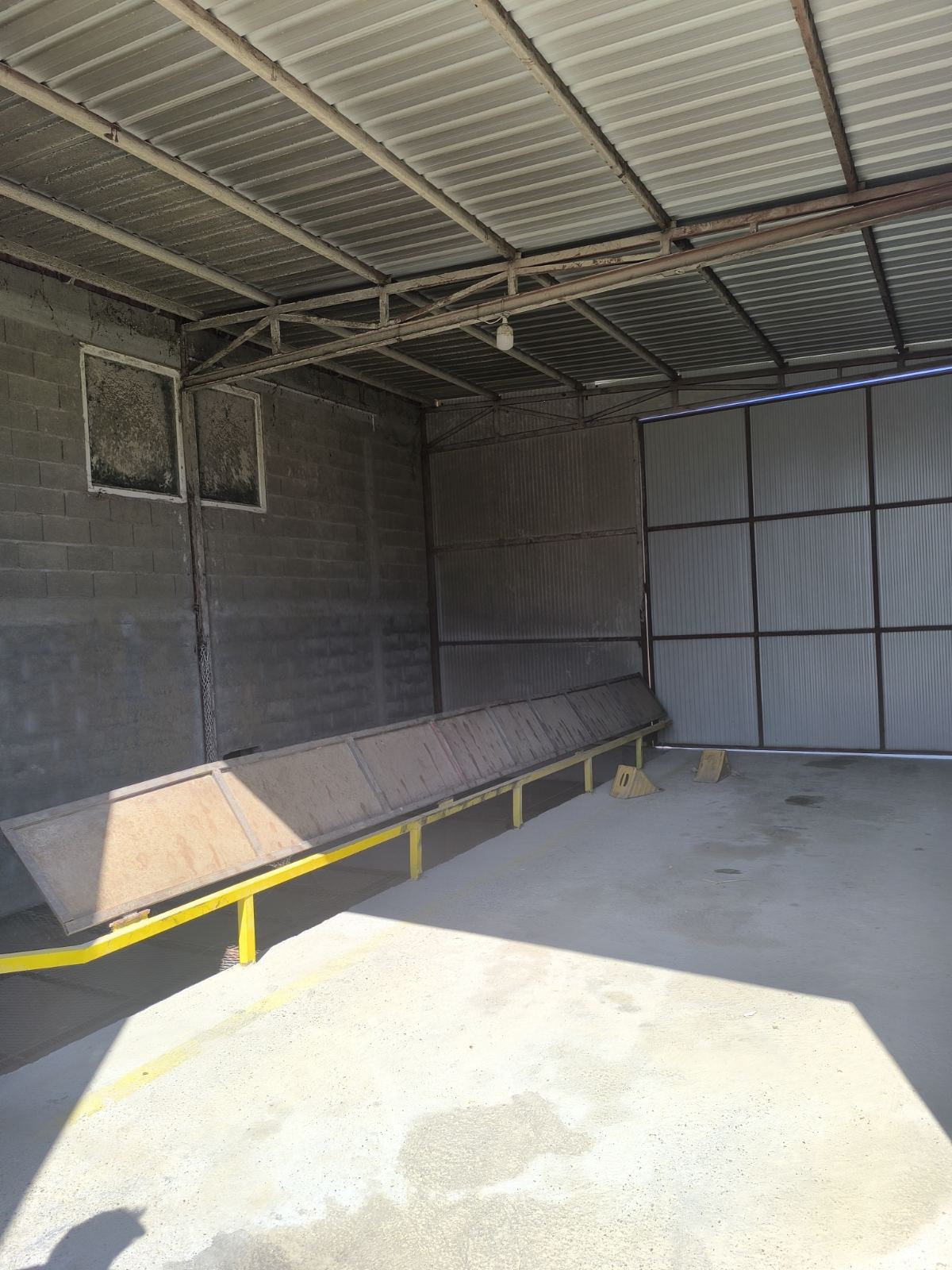 Hale 250m2 i 390m2 Buđanovci – izdavanje