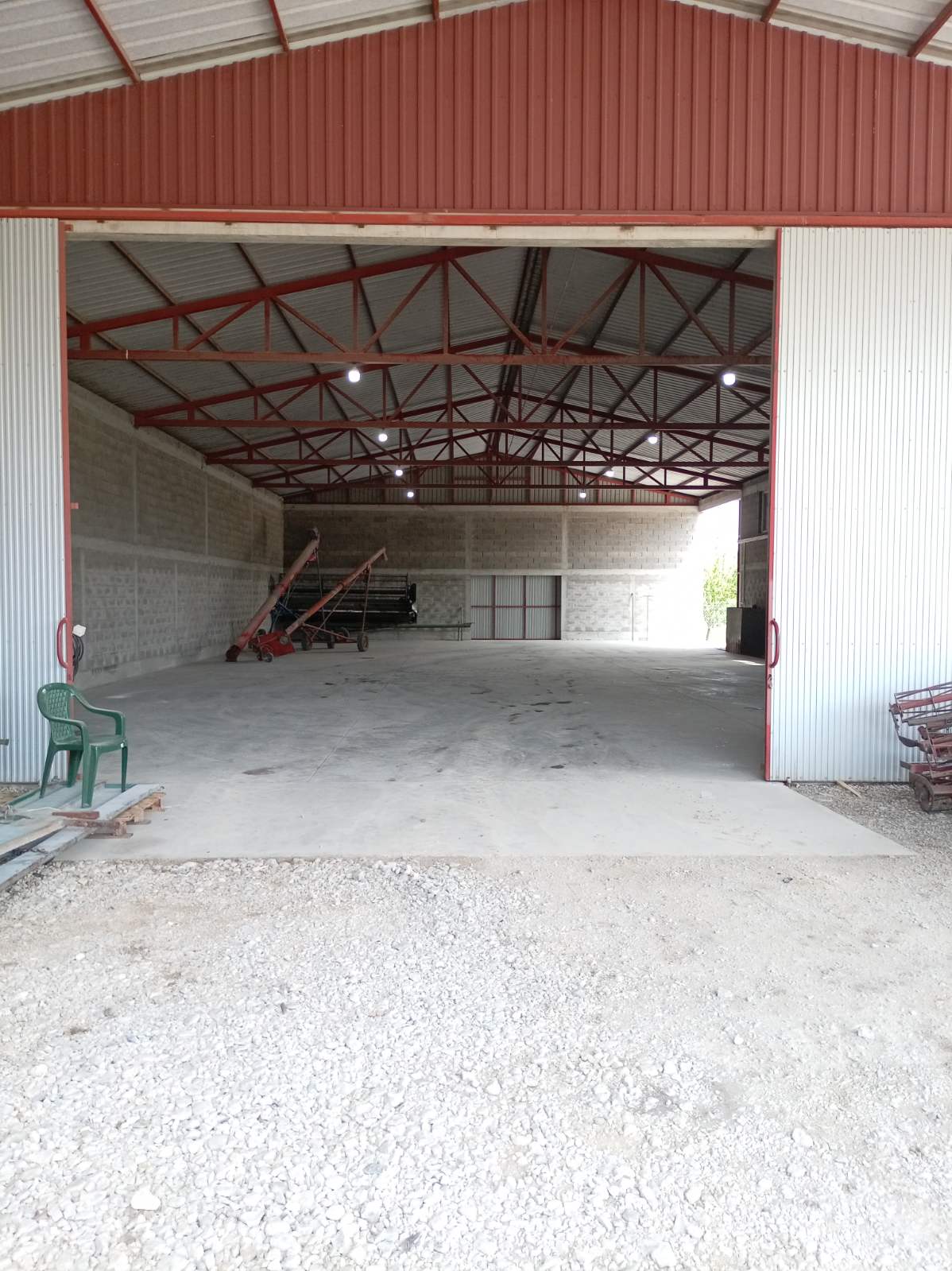 Hale 250m2 i 390m2 Buđanovci – izdavanje