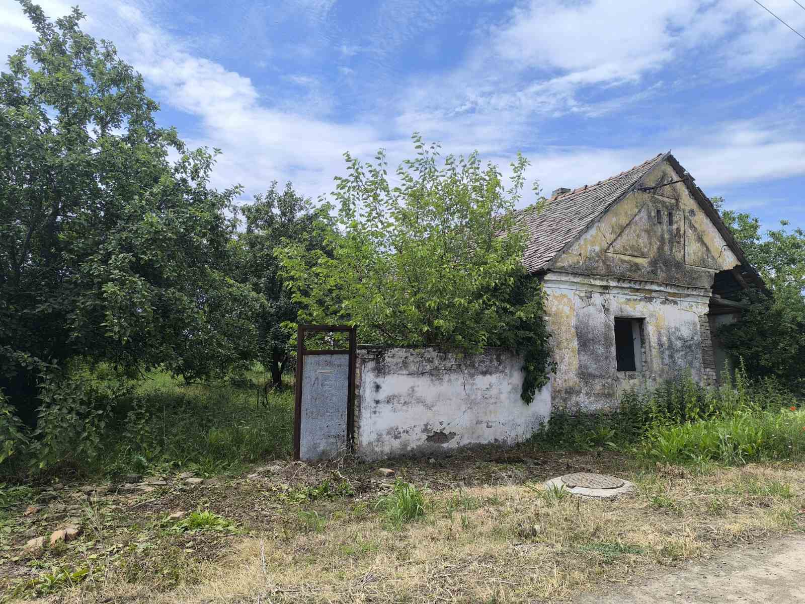 Građevinska parcela sa starom kućom u Prhovu 37a