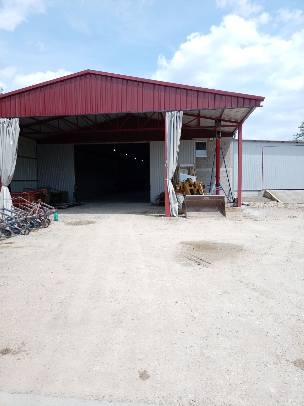 Hale 250m2 i 390m2 Buđanovci – izdavanje