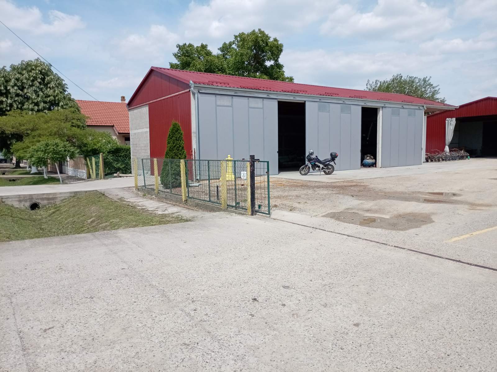 Hale 250m2 i 390m2 Buđanovci – izdavanje