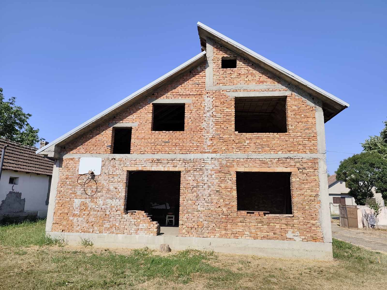 Kuća u Brestaču, siva faza – 170m2 Kuća u Brestaču, siva faza – 170m2