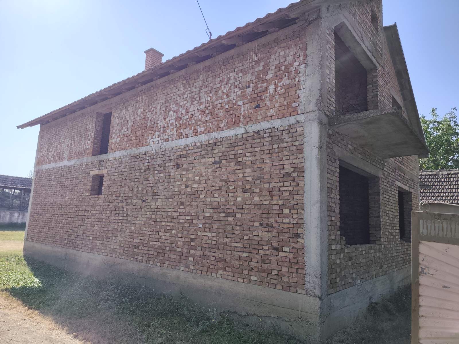 Kuća u Brestaču, siva faza – 170m2 Kuća u Brestaču, siva faza – 170m2