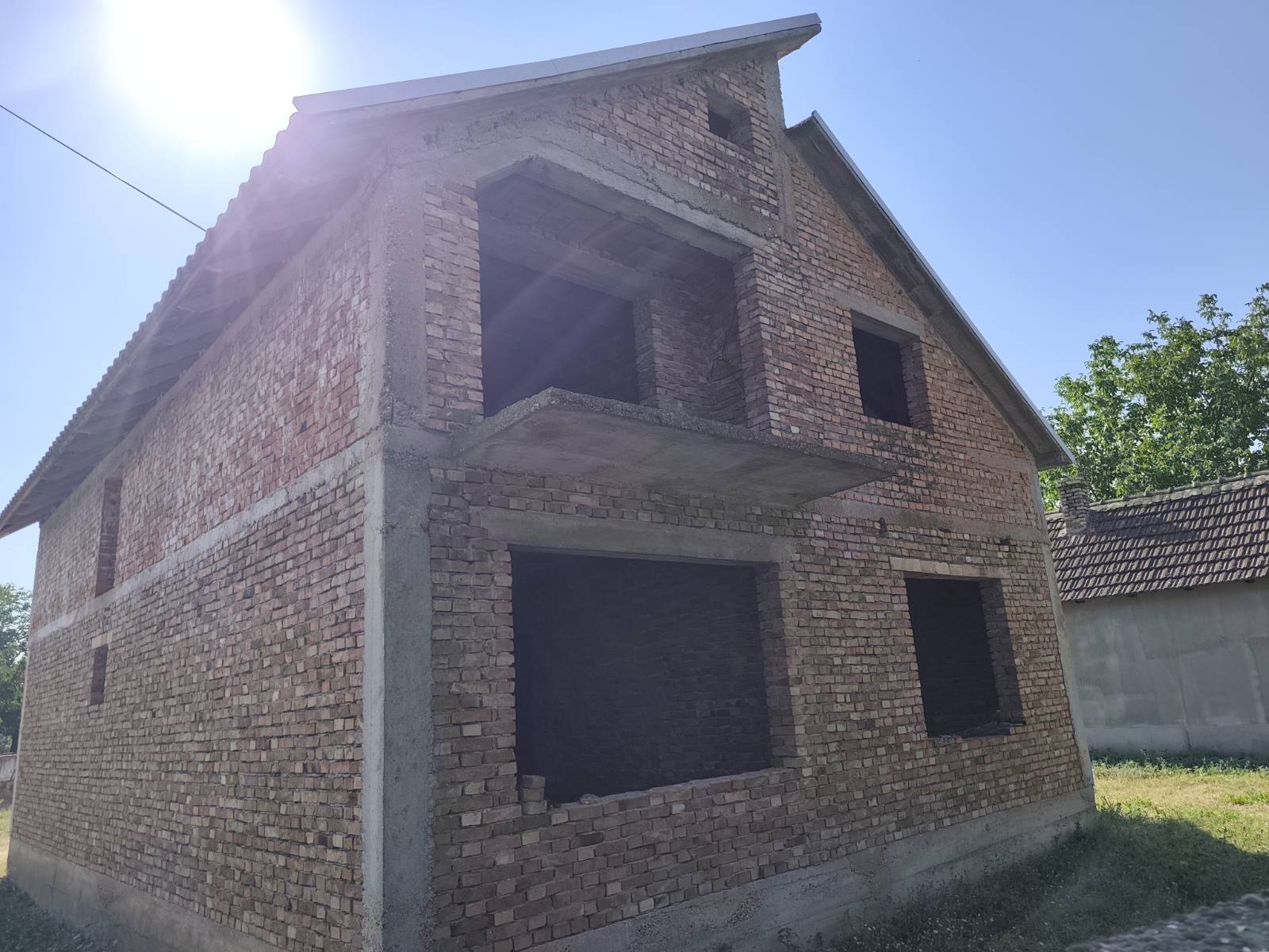 Kuća u Brestaču, siva faza – 170m2 Kuća u Brestaču, siva faza – 170m2